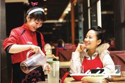 海底撈把餐飲行業帶“跑偏”了？服務與產品的博弈